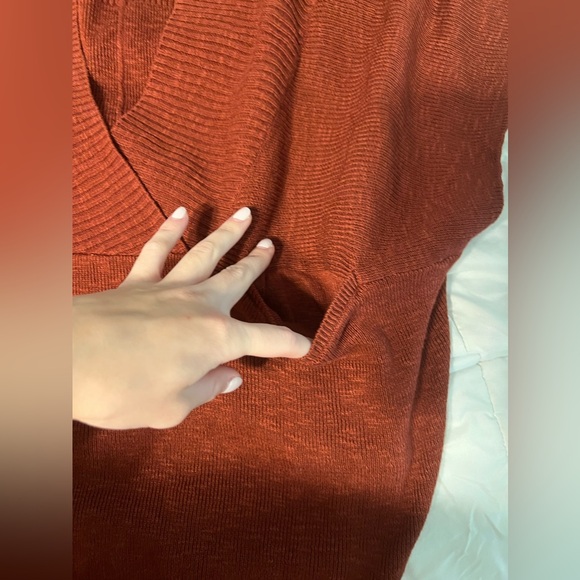 Free Jaclyn sweater set - Picture 3 of 8